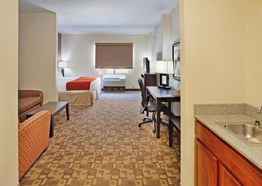 Holiday Inn Express Hotel And Suites Lincoln Airport By Ihg Oda fotoğraf