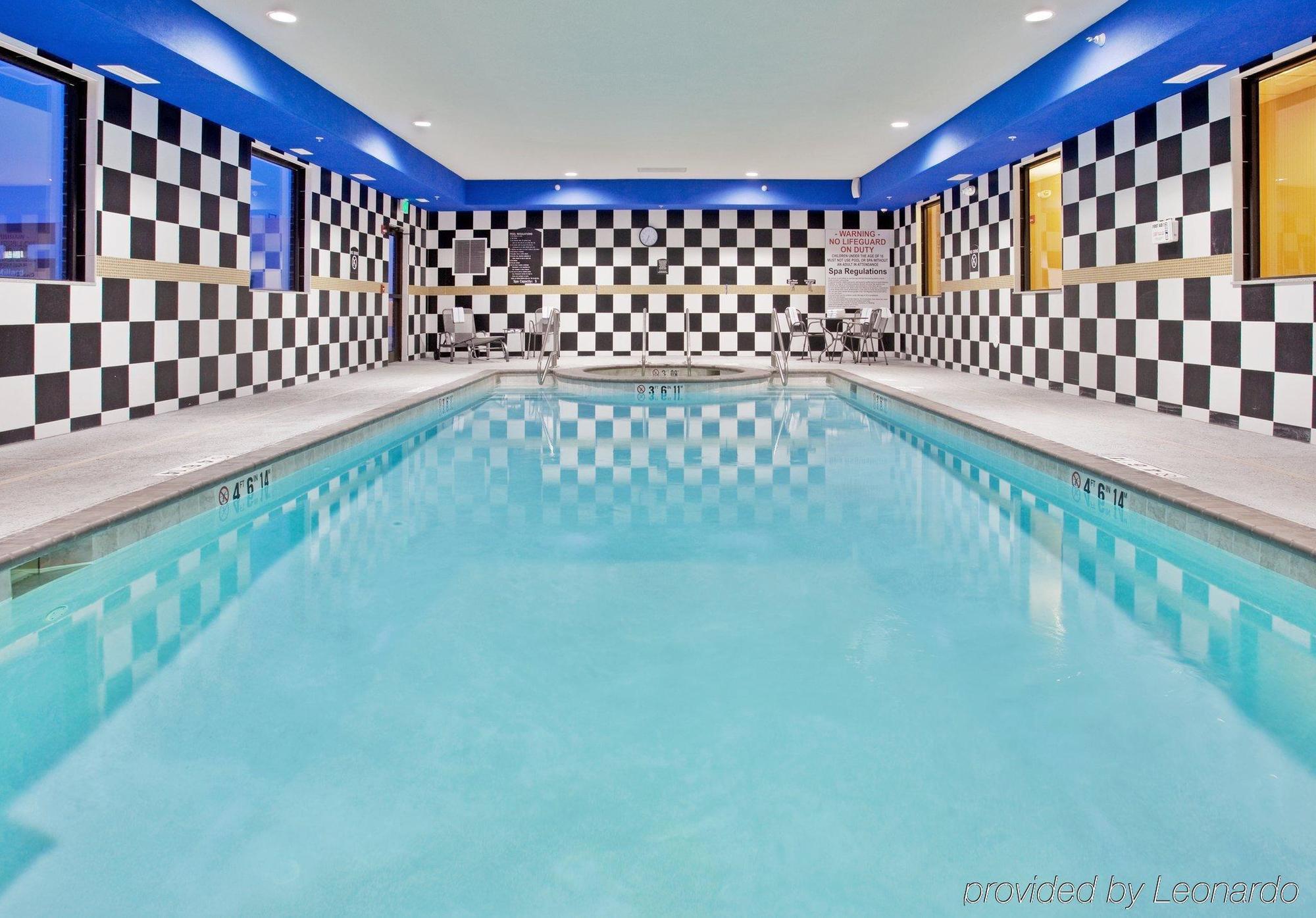 Holiday Inn Express Hotel And Suites Lincoln Airport By Ihg Dış mekan fotoğraf