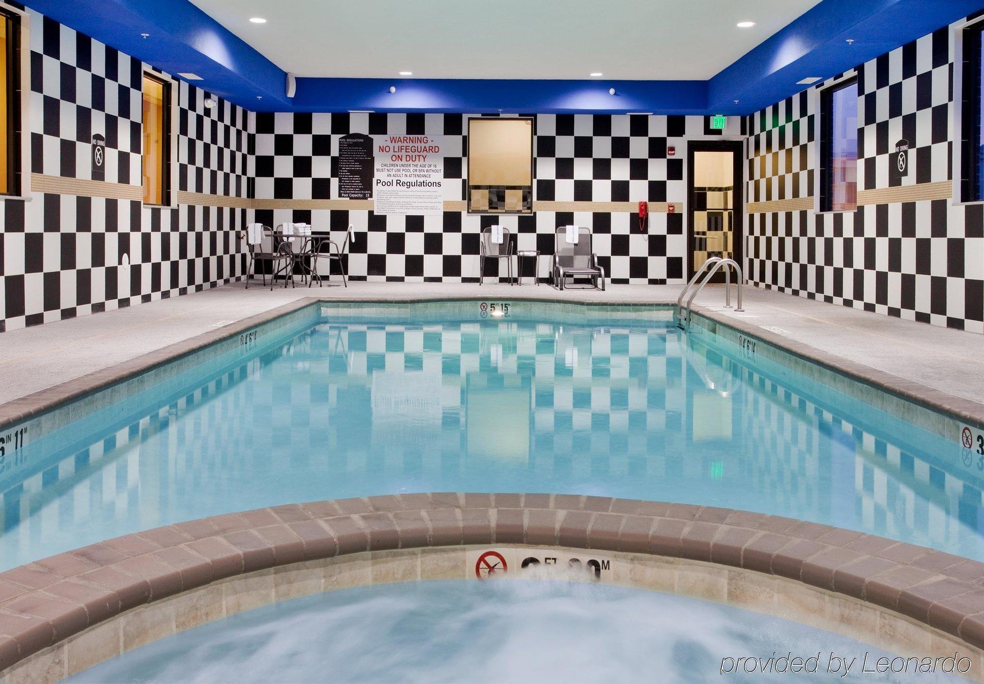 Holiday Inn Express Hotel And Suites Lincoln Airport By Ihg Dış mekan fotoğraf