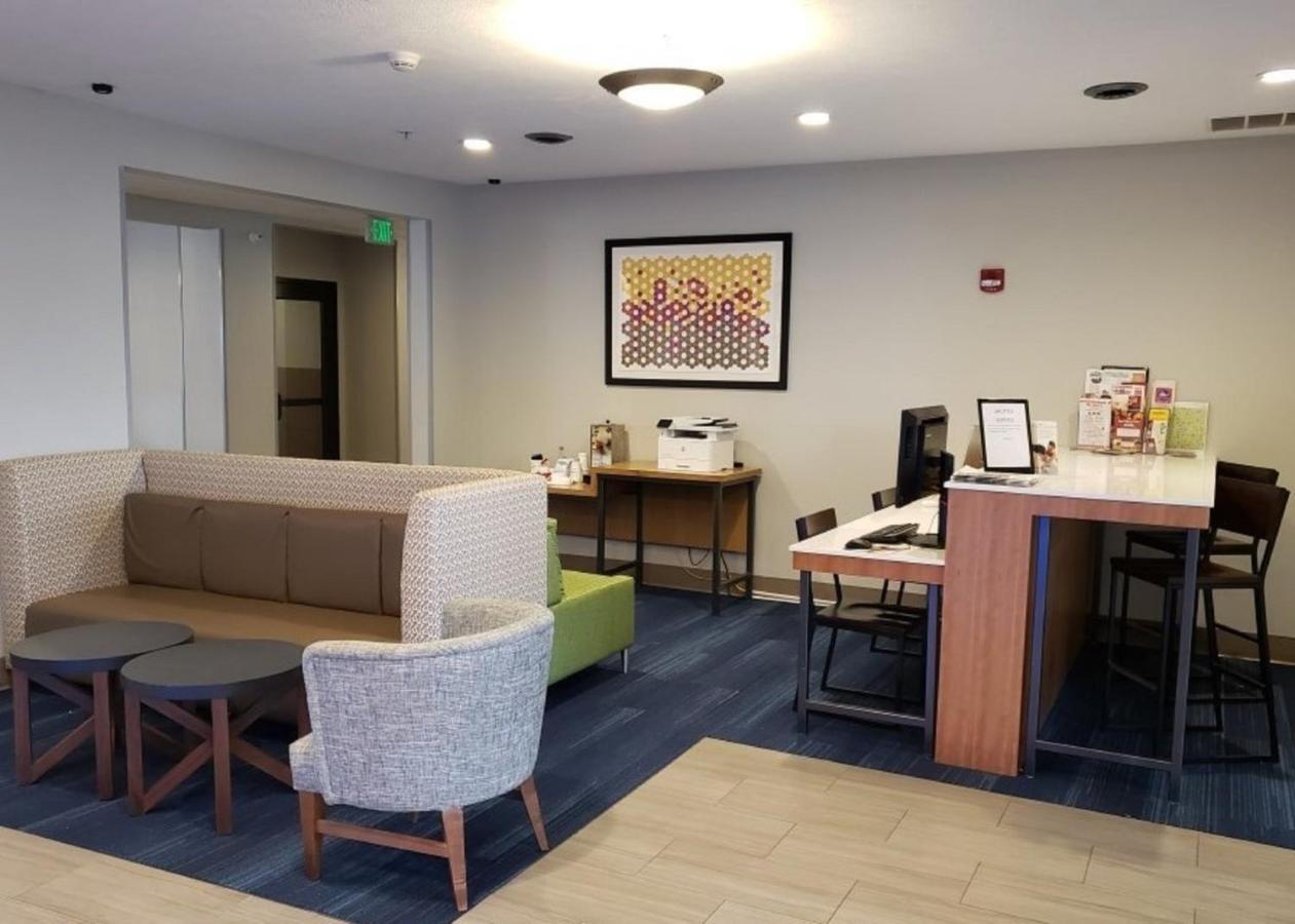 Holiday Inn Express Hotel And Suites Lincoln Airport By Ihg Dış mekan fotoğraf