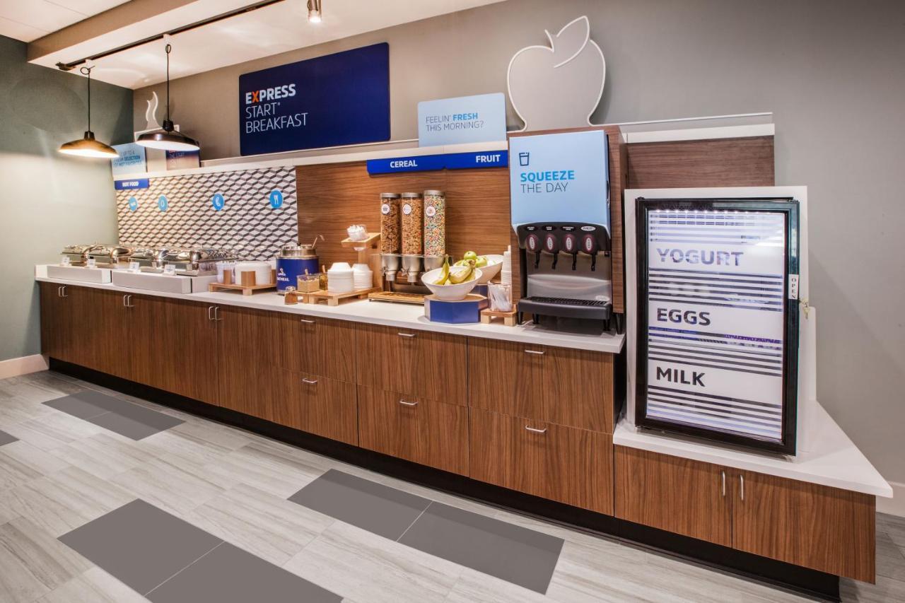 Holiday Inn Express Hotel And Suites Lincoln Airport By Ihg Dış mekan fotoğraf