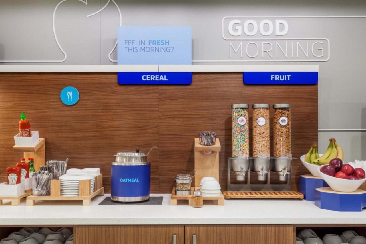 Holiday Inn Express Hotel And Suites Lincoln Airport By Ihg Dış mekan fotoğraf