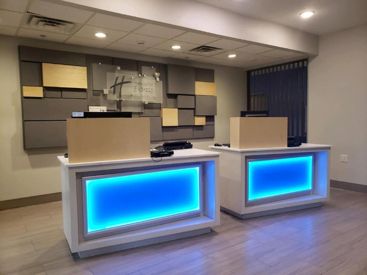 Holiday Inn Express Hotel And Suites Lincoln Airport By Ihg Dış mekan fotoğraf